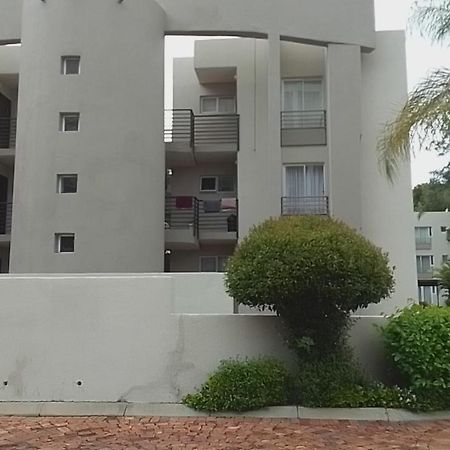 The Apartment On Katherine Street In Central Sandton โจฮันเนสเบิร์ก ภายนอก รูปภาพ